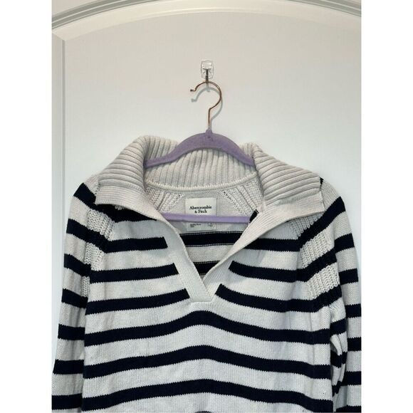 Abercrombie & Fitch White and Navy Striped Collared Sweater Size Small - Picture 2 of 8